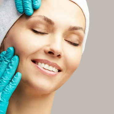 kobieta przed zabiegiem liftingu twarzy