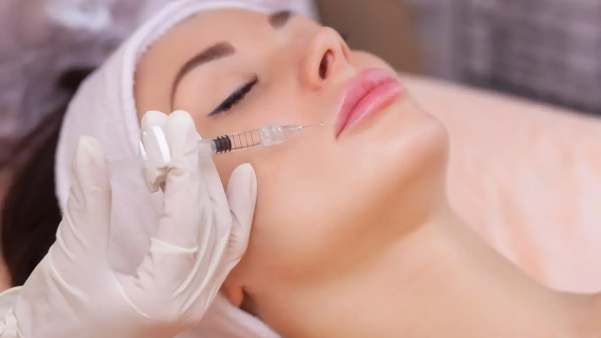 modelowanie ust kwasem hialuronowym