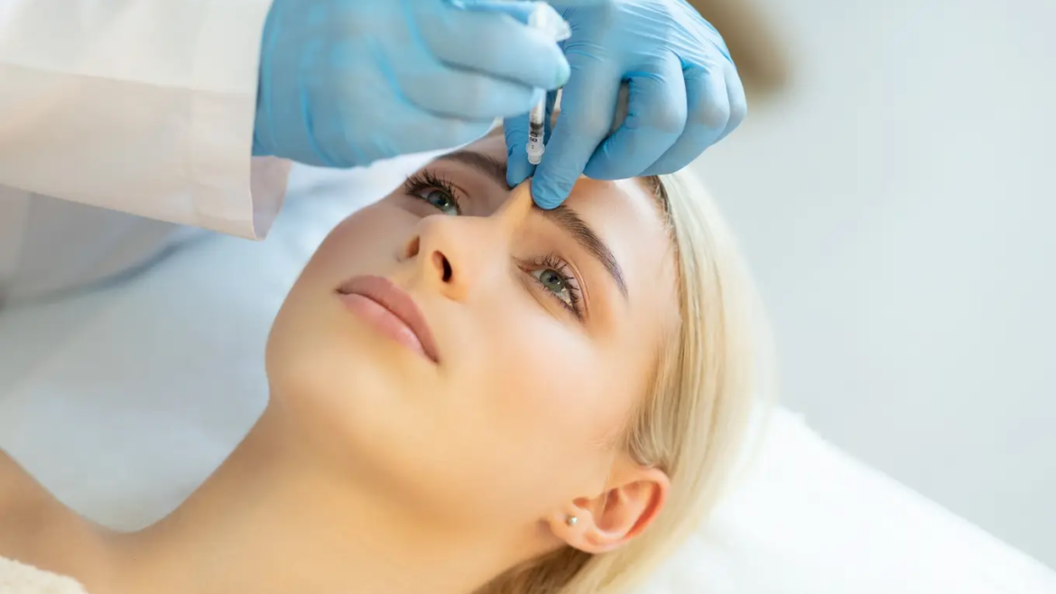 zastrzyk z botoksu na lwią zmarszczkę