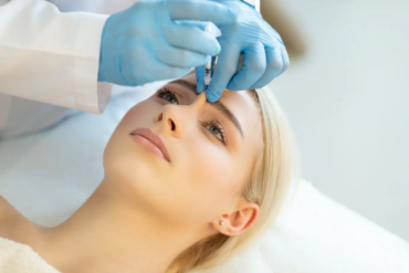 zastrzyk z botoksu na lwią zmarszczkę